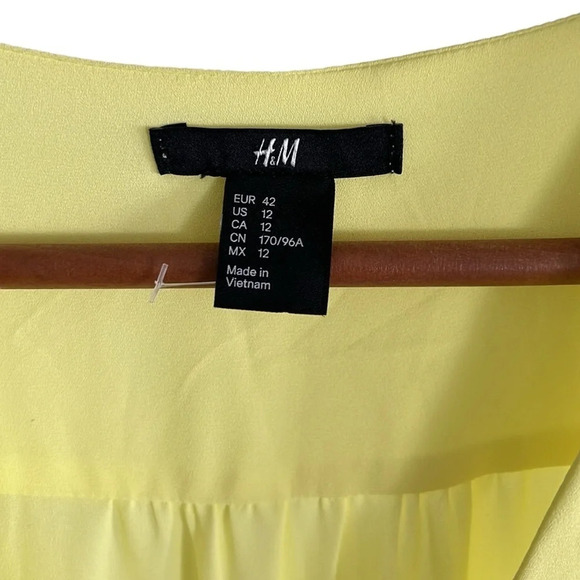 H&M sleeveless yellow Dress with gold buttons - Picture 3 of 4